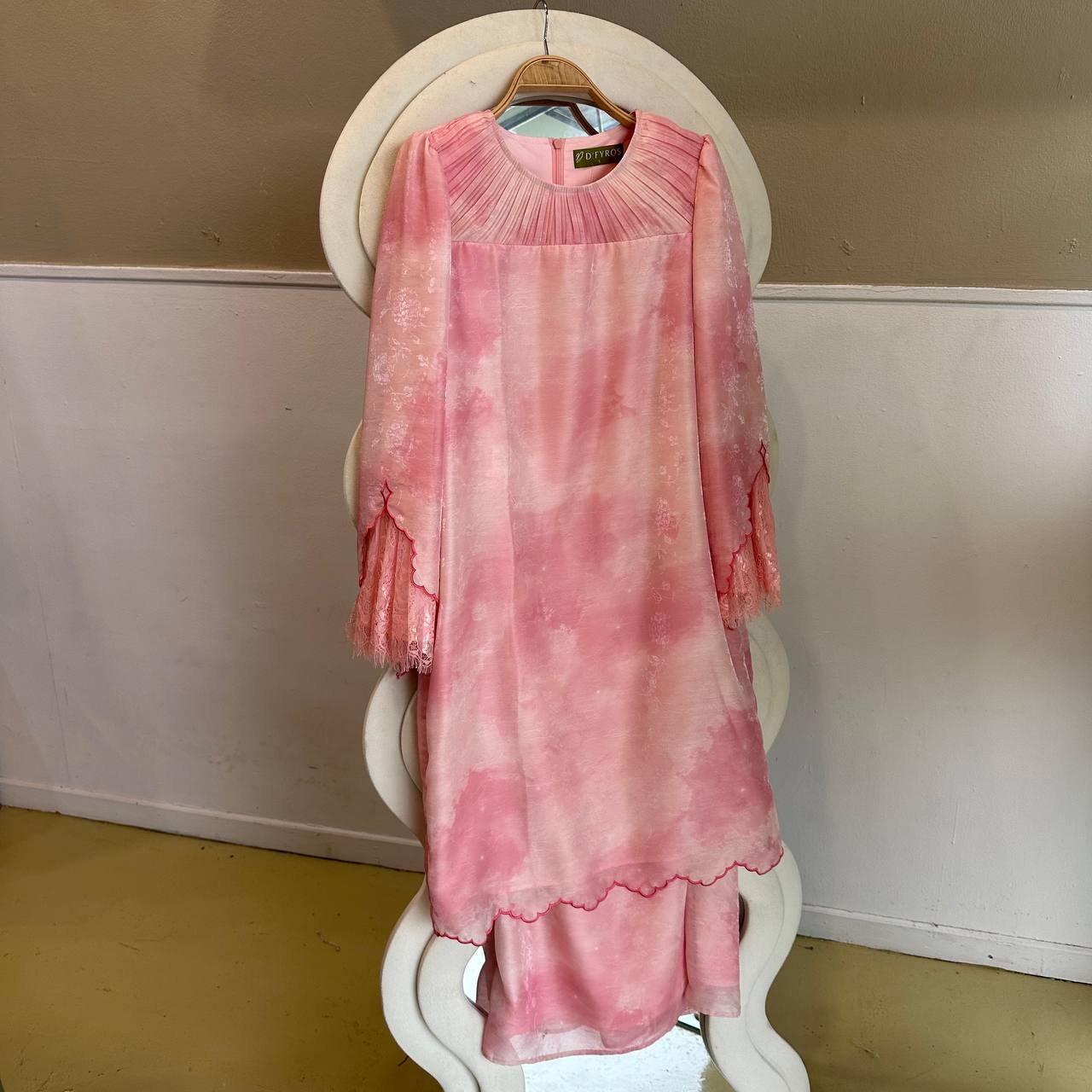 photo_6111847224124838037_y